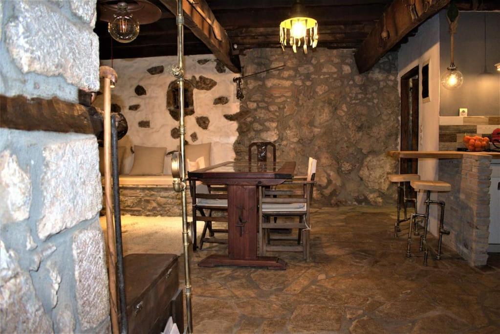 Lílaia Μικρή Πέτρινη Μεζονέτα 2ヴィラ エクステリア 写真