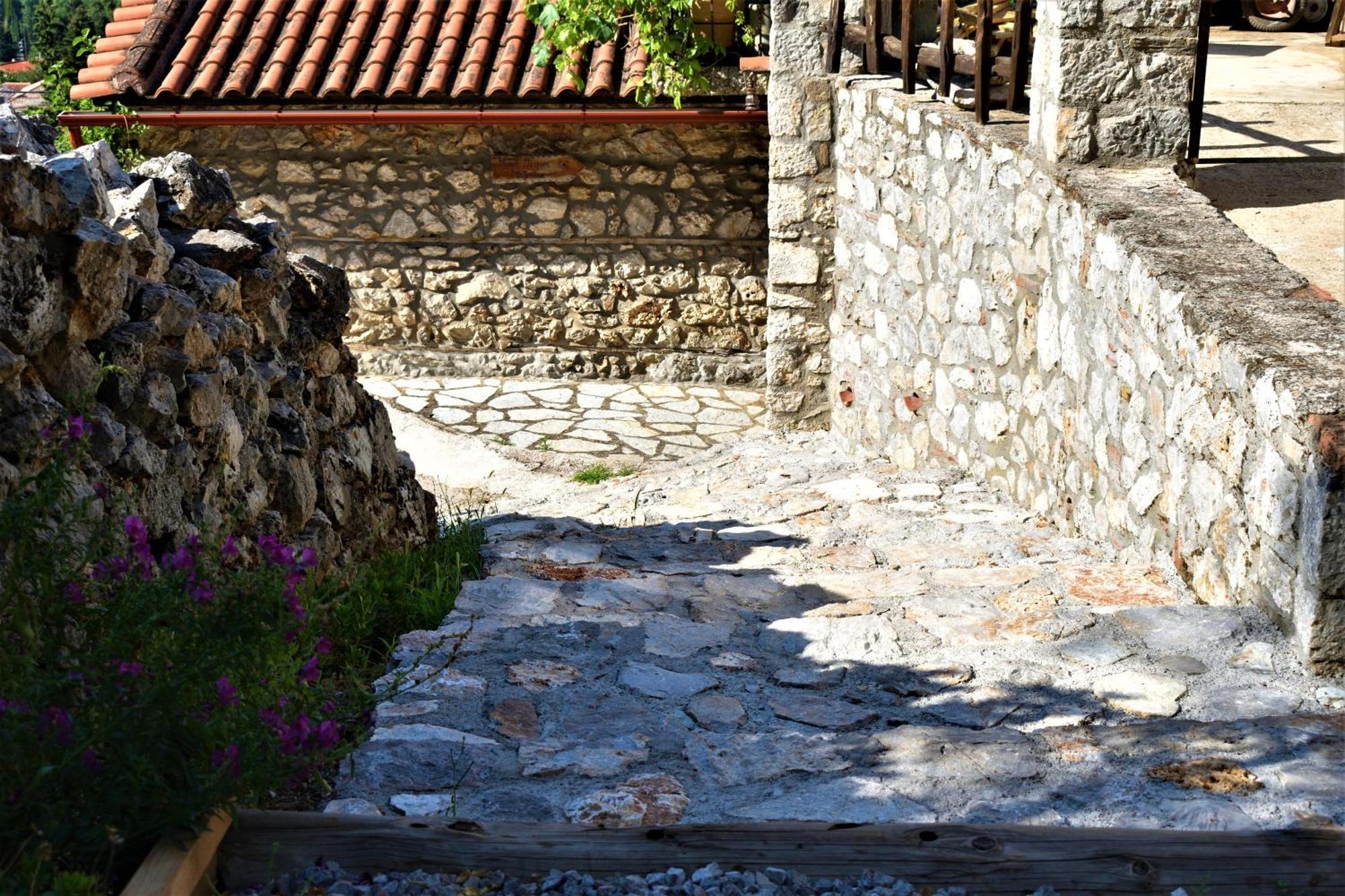 Lílaia Μικρή Πέτρινη Μεζονέτα 2ヴィラ エクステリア 写真